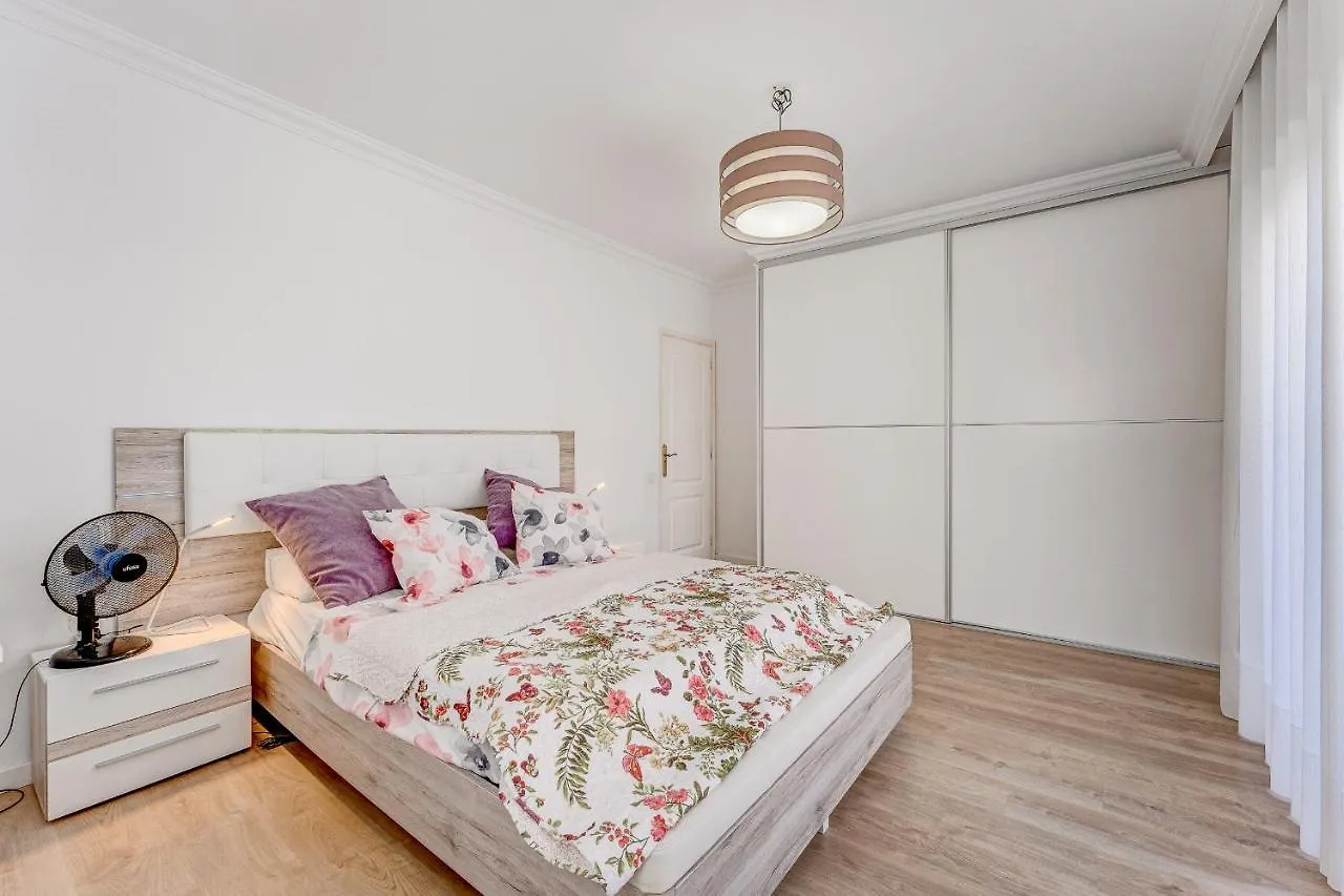 Parrot Apartment El Medano