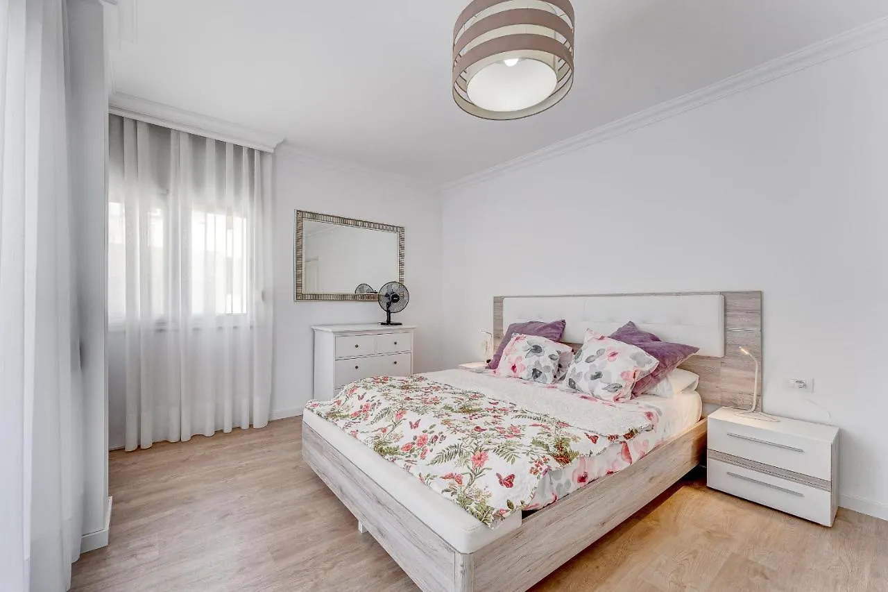 Parrot Apartment El Medano Spagna